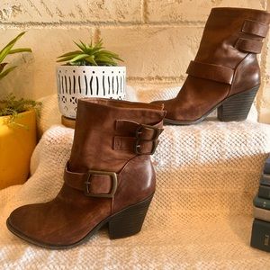 Boots Distressed Brown 8.5 Lucky Brand